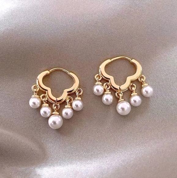 Gold pearl cloud earrings - Picture 2 of 4